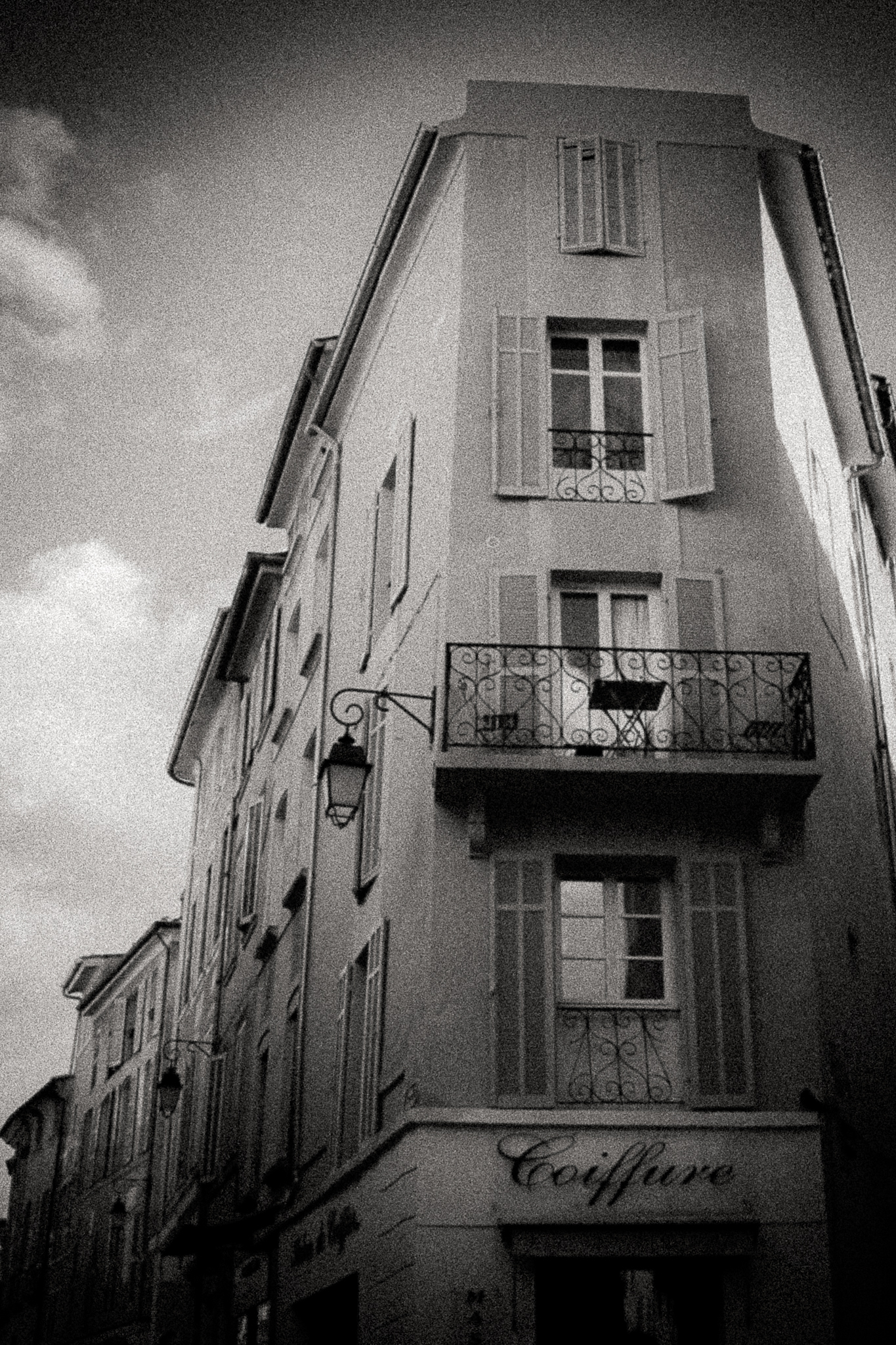 Pariscore is the Spring 2025 Aesthetic Flooding Your Feed